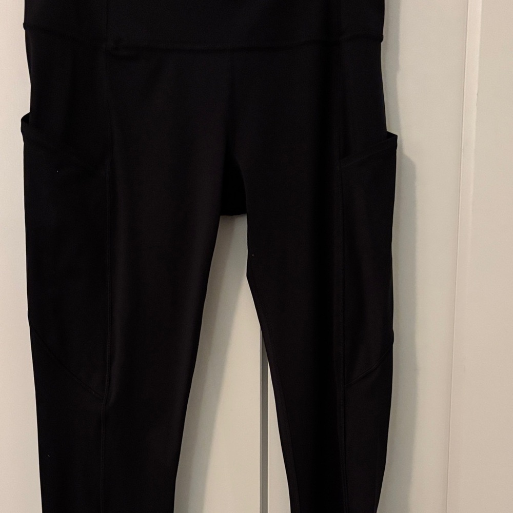 Lululemon Athletica Black Leggings size 6 25”